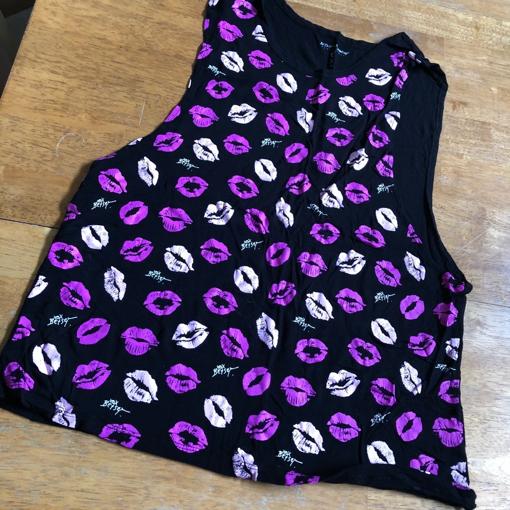 Betsey Johnson Performance lip smooch tank nice M
